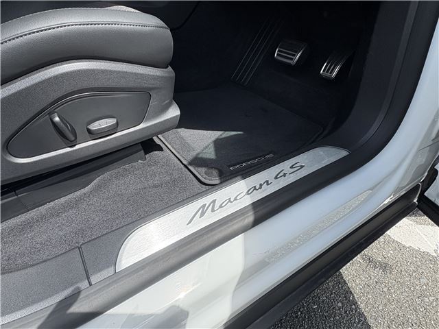 صورة مصغرة 36 لـ 2025 Porsche MACAN ELECTRIC