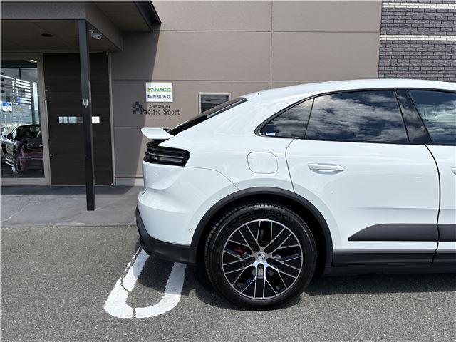 صورة مصغرة 42 لـ 2025 Porsche MACAN ELECTRIC