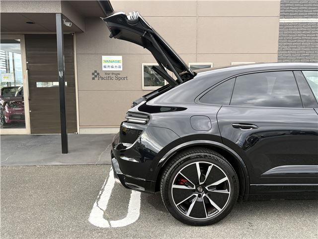 صورة مصغرة 15 لـ 2025 Porsche MACAN ELECTRIC