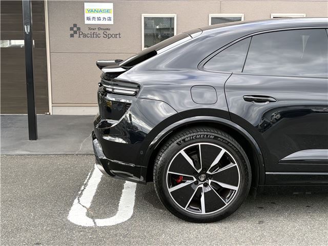 صورة مصغرة 16 لـ 2025 Porsche MACAN ELECTRIC