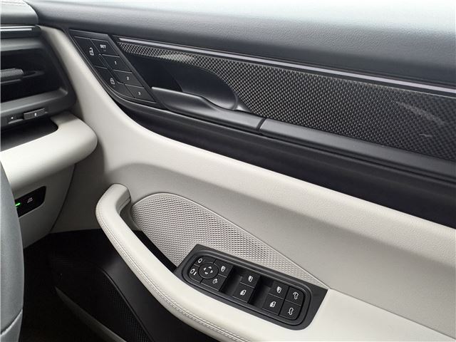 صورة مصغرة 32 لـ 2025 Porsche MACAN ELECTRIC