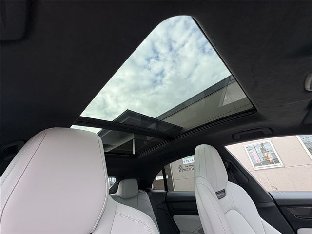 صورة مصغرة 38 لـ 2025 Porsche MACAN ELECTRIC