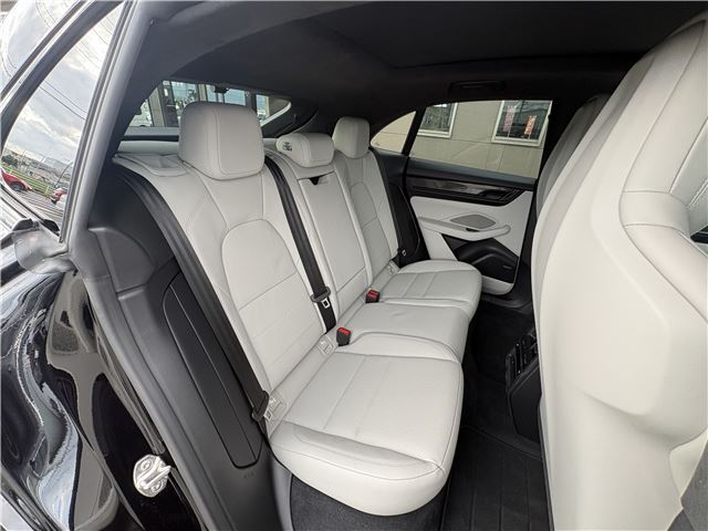 صورة مصغرة 40 لـ 2025 Porsche MACAN ELECTRIC