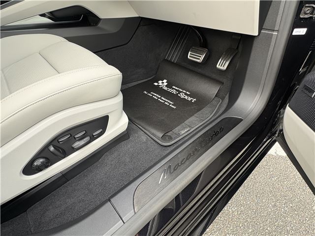 صورة مصغرة 46 لـ 2025 Porsche MACAN ELECTRIC