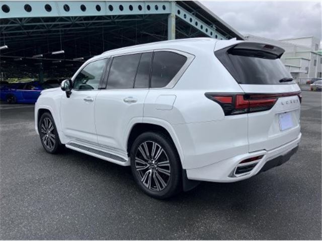 صورة 2 لـ 2022 Lexus LX