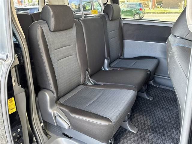 صورة مصغرة 17 لـ 2010 Toyota VOXY
