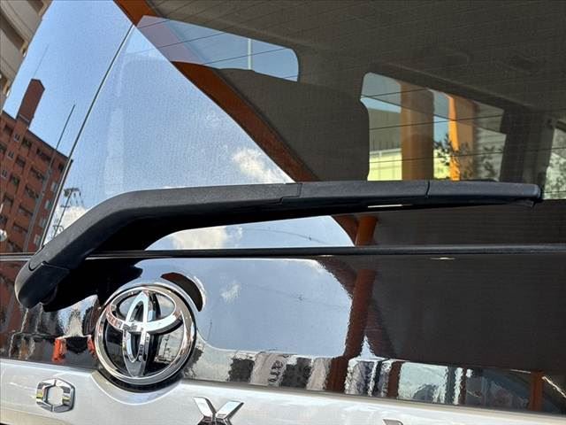 صورة مصغرة 36 لـ 2010 Toyota VOXY