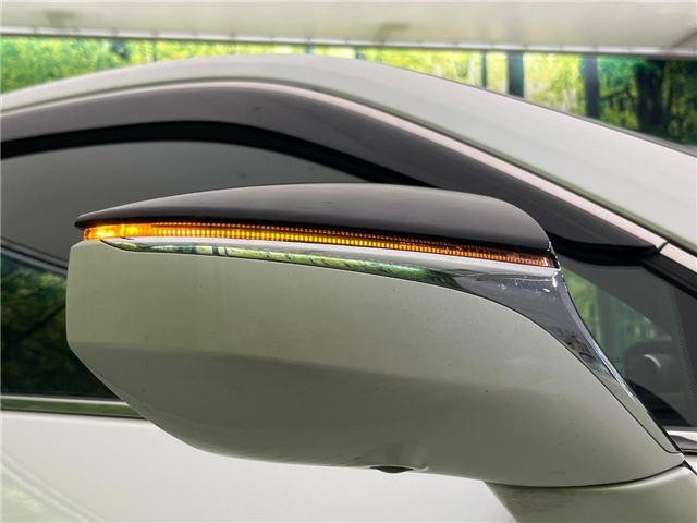 2020 Lexus UX thumbnail 26