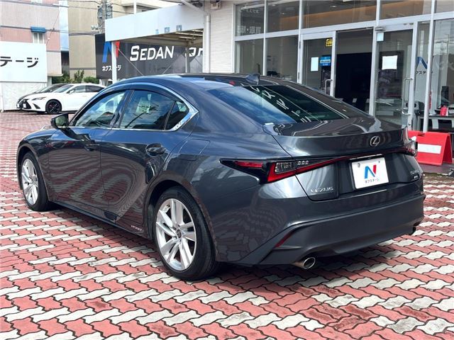 2021 Lexus IS photo 10