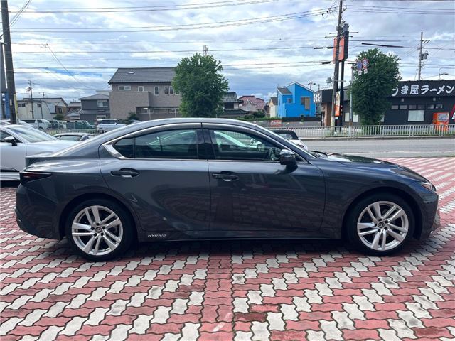 2021 Lexus IS photo 7