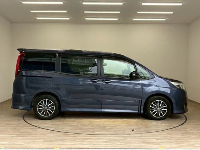 2014 Toyota NOAH — миниатюра 17