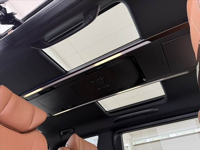 2025 Toyota VELLFIRE photo 3
