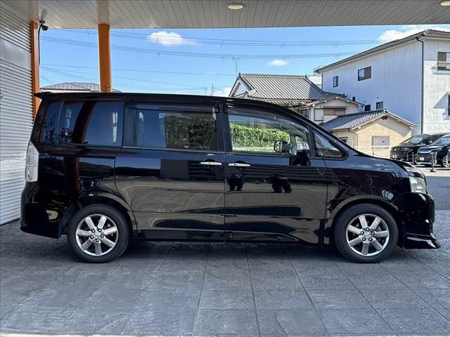 2010 Toyota VOXY — миниатюра 11