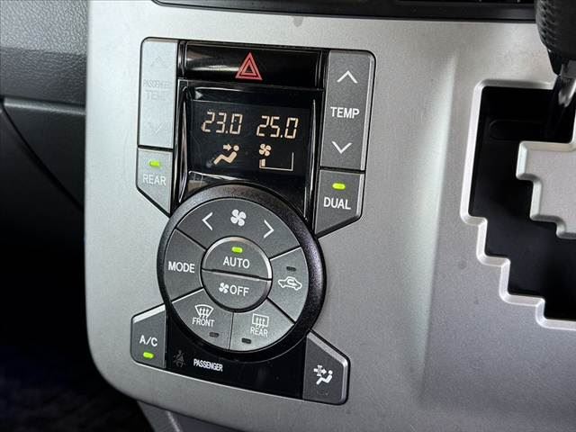 2010 Toyota VOXY — миниатюра 23