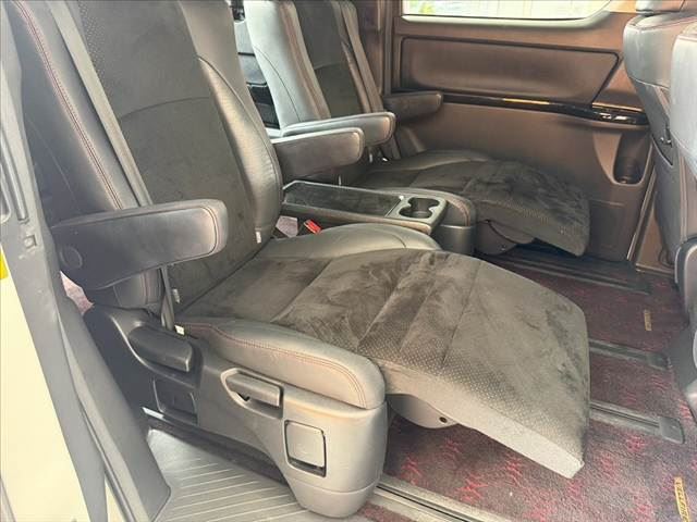 صورة مصغرة 28 لـ 2012 Toyota VELLFIRE