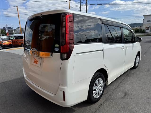 2014 Toyota NOAH — миниатюра 15