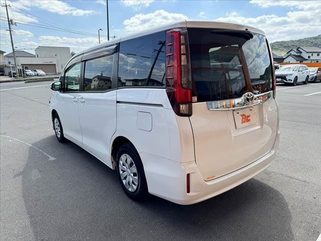 2014 Toyota NOAH — миниатюра 13