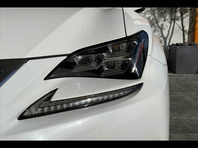 2017 Lexus RC thumbnail 37