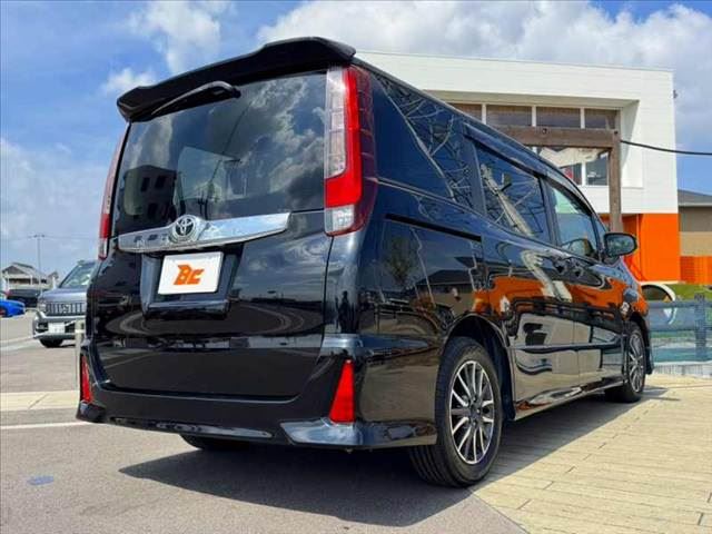 2014 Toyota NOAH thumbnail 15
