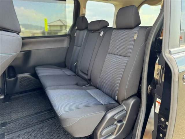 2014 Toyota NOAH thumbnail 18