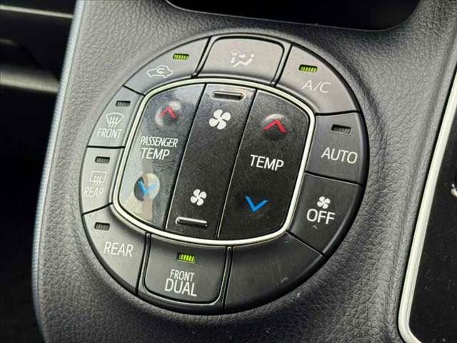 2014 Toyota NOAH thumbnail 28