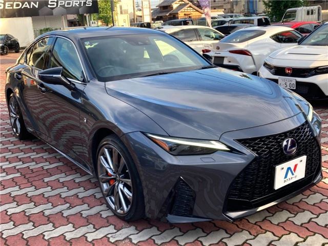 2021 Lexus IS photo 6