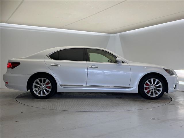 2013 Lexus LS — миниатюра 16