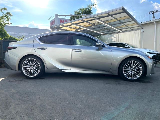 صورة مصغرة 30 لـ 2021 Lexus IS