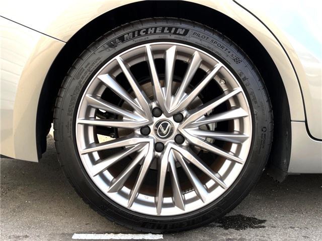 2021 Lexus IS photo 7