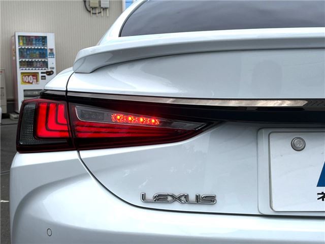 2019 Lexus ES thumbnail 23
