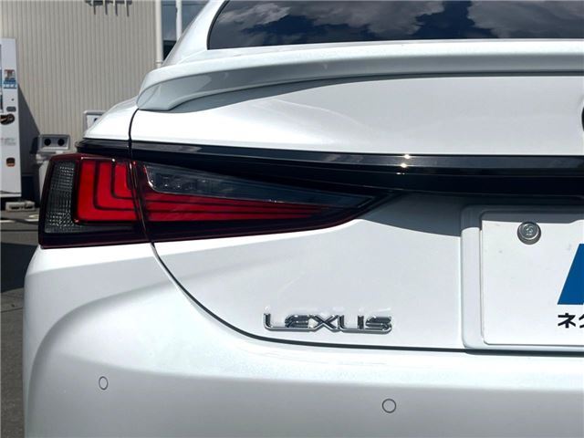 2020 Lexus ES thumbnail 23