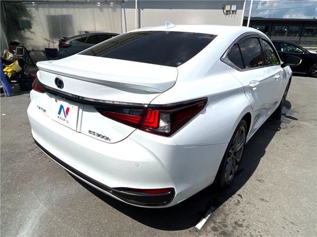 2020 Lexus ES thumbnail 28