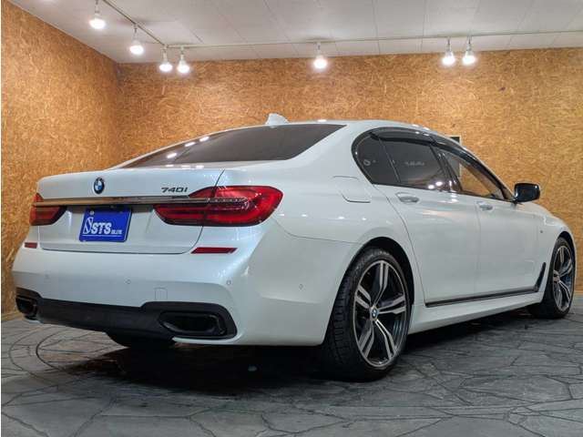صورة 3 لـ 2017 BMW 7 SERIES