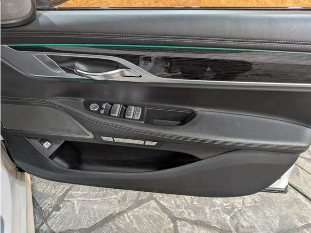 صورة مصغرة 30 لـ 2017 BMW 7 SERIES