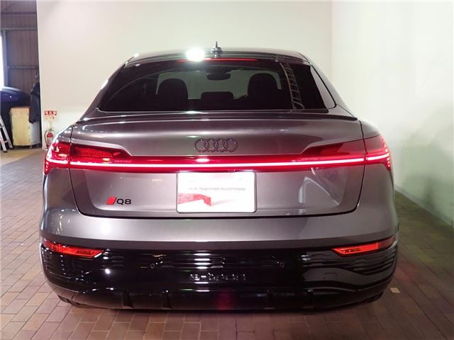 صورة 2 لـ 2023 AUDI Q8 SPORTBACK E-TRON