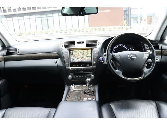 2010 Lexus LS photo 3