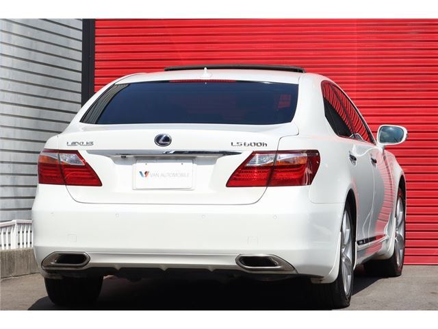 2010 Lexus LS photo 2