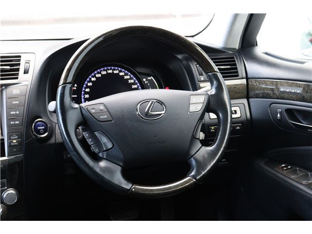 2010 Lexus LS photo 8