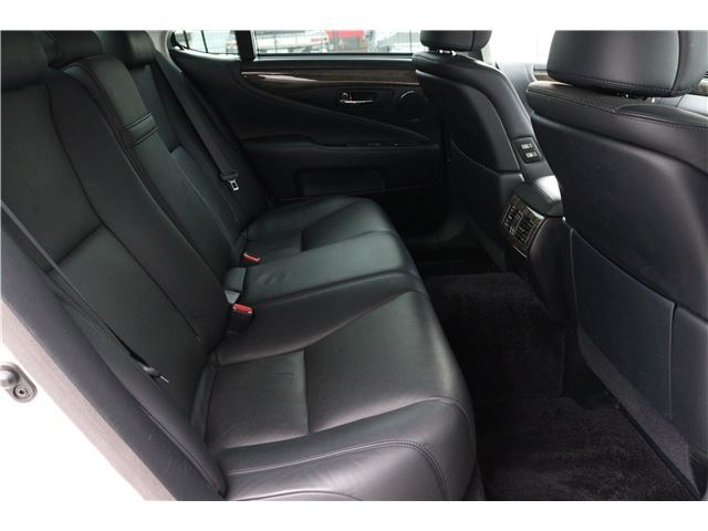 2010 Lexus LS photo 7