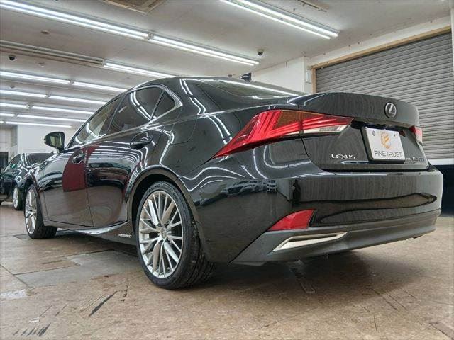 2017 Lexus IS — миниатюра 17