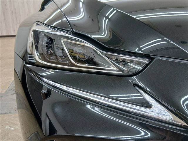 2017 Lexus IS — миниатюра 20