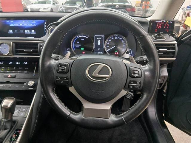 2017 Lexus IS photo 10