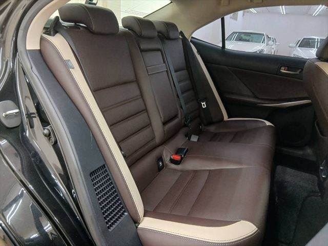 2017 Lexus IS photo 8