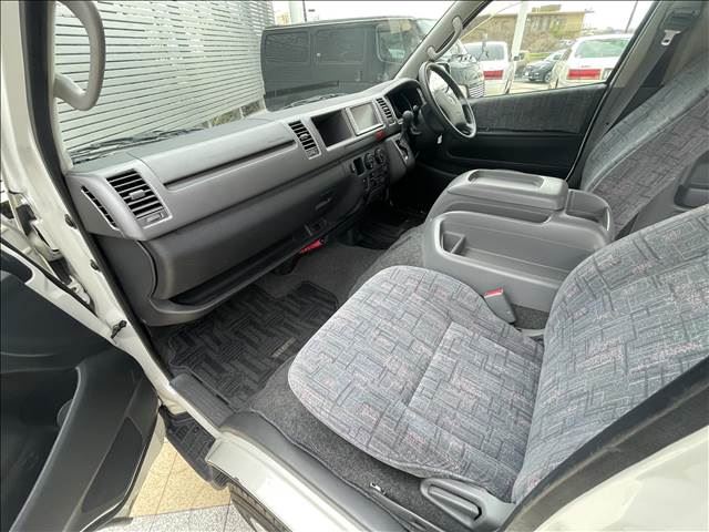 2005 Toyota HIACE — миниатюра 13