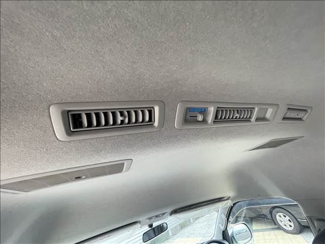 2005 Toyota HIACE — миниатюра 19