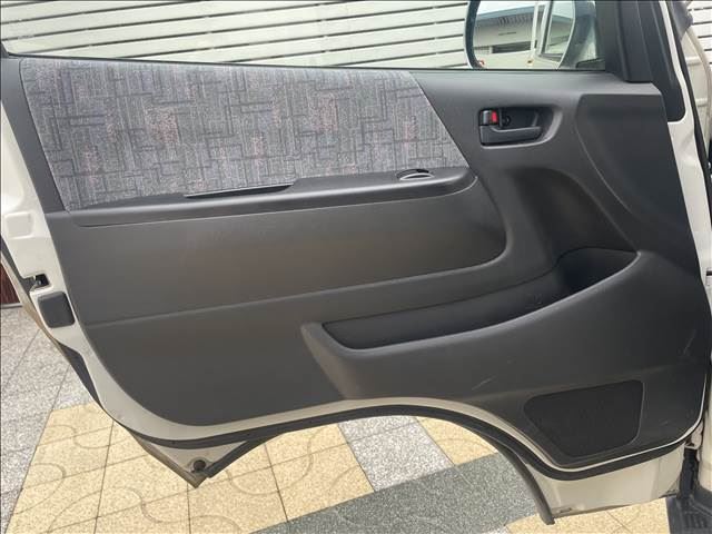 2005 Toyota HIACE — миниатюра 21