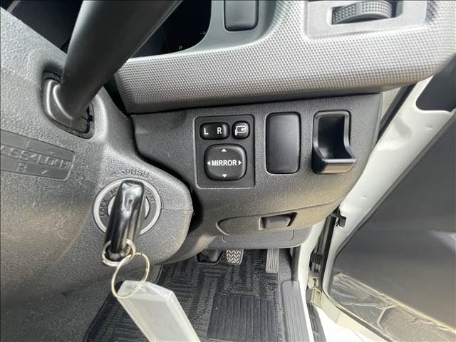 2005 Toyota HIACE — фото 9