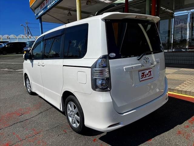 صورة 8 لـ 2008 Toyota VOXY