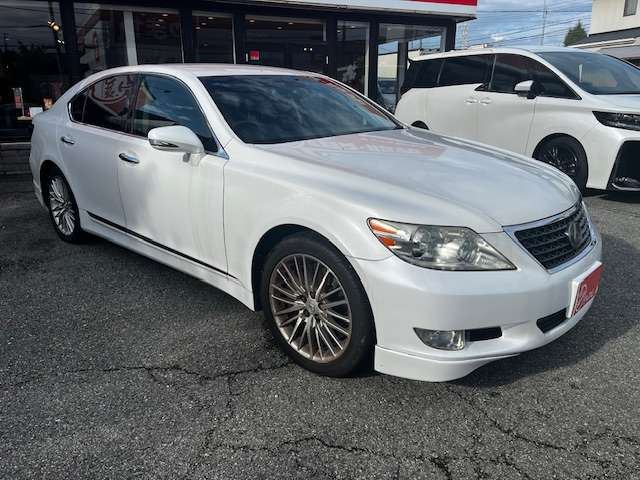 2010 Lexus LS photo 2