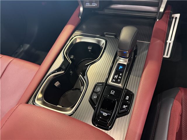 2025 Lexus RX thumbnail 33